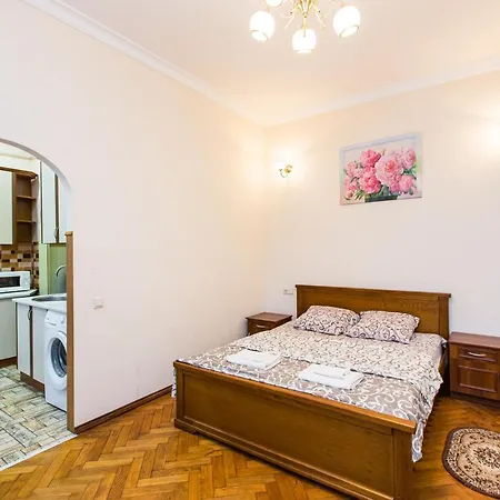 в центрі вулиця балабана 29 біля краківського ринку Lviv