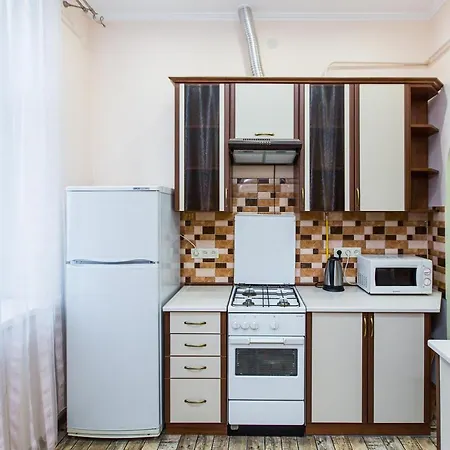 в центрі вулиця балабана 29 біля краківського ринку Λβιβ