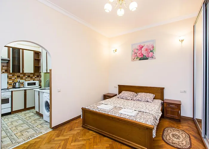 в центрі вулиця балабана 29 біля краківського ринку Lviv