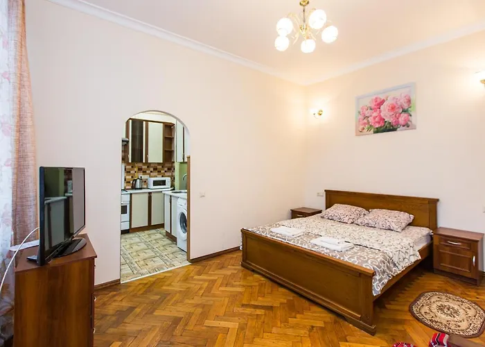 в центрі вулиця балабана 29 біля краківського ринку * Lviv